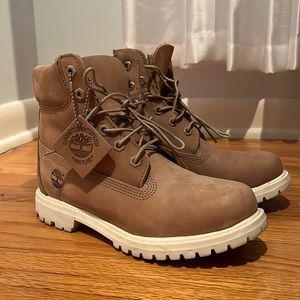 Timberland woman’s boots - beige and white